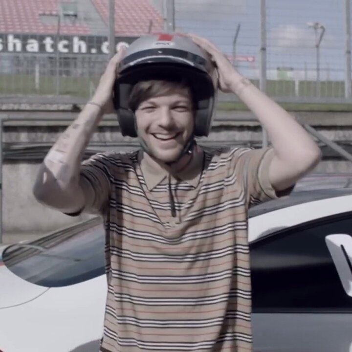 Look at this cutie with his helmet I vote for  #Louies for  #BestFanArmy at the  #iHeartAwards