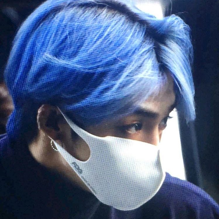 seungcheol - blue no words. he’s gorgeous. so pretty.
