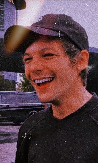 I really wish I could meet this beautiful man :(I vote for  #Louies for  #BestFanArmy at the  #iHeartAwards