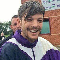 I think this is him meeting fans and look how happy he looks :))I vote for  #Louies for  #BestFanArmy at the  #iHeartAwards