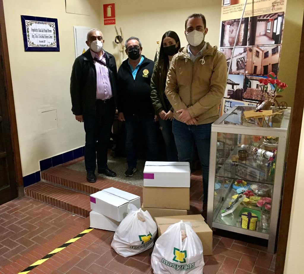 CofradiaAbuelo's tweet photo. Hoy a través de nuestra Vocalia de Caridad junto con la sección de Promitentes de nuestra Hermandad, hemos seguido colaborando con los comedores de San Roque y al de Santa Clara en esta ocasión con la aportación de carne.Gracias a la papeleta de sitio del colectivo de promitentes https://t.co/jSz9AC9rqN