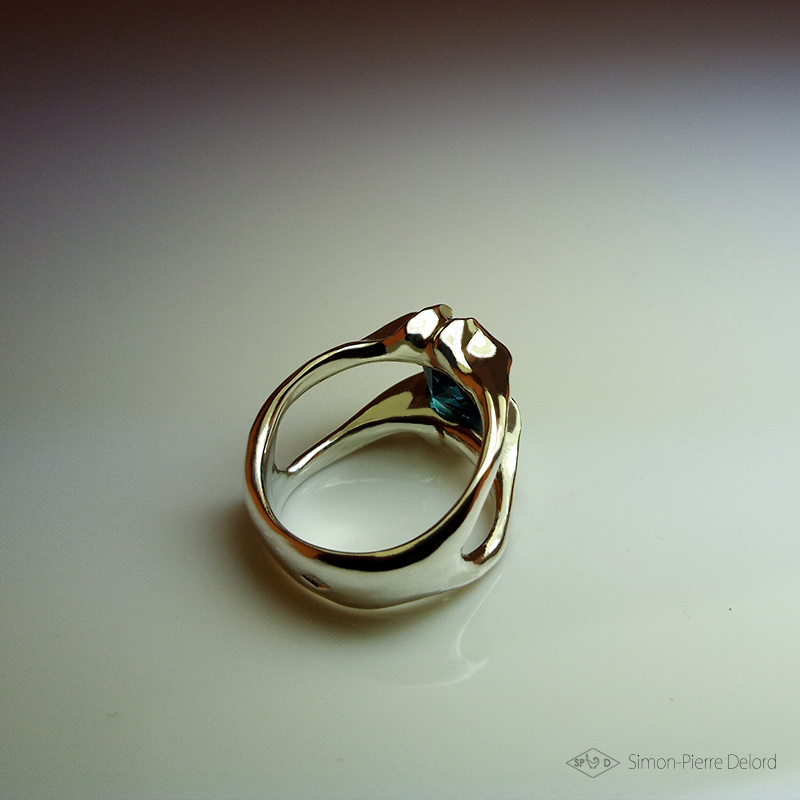 Simon_Delord's tweet photo. Jewelery creation entitled "Drop of Lagoon". A 3.5 Carat London Blue Topaz (Treated) is set in an organic frame chiseled in Argentium (925 Silver). The Universe of this creation is fantasy exobiology. Made in Cordes-sur-Ciel in the Tarn. https://t.co/AelBOsuIEu