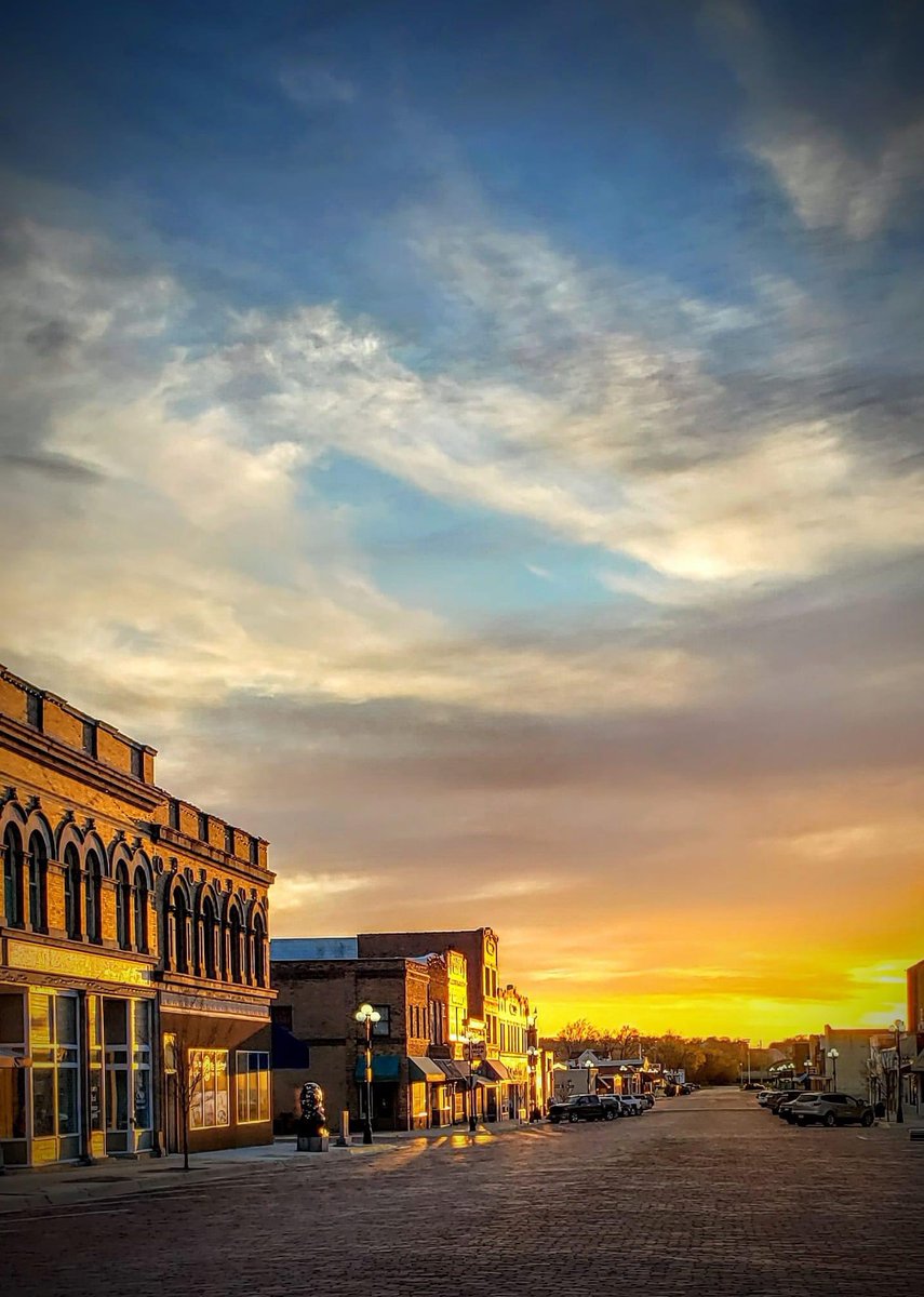 Historic downtown Marysville 
📷 Cheri Dettke  
_______________________________
#blacksquirrelcity #smalltownusa #visitmarysville #tothestarsks #nuts4marysville #mainstreetusa