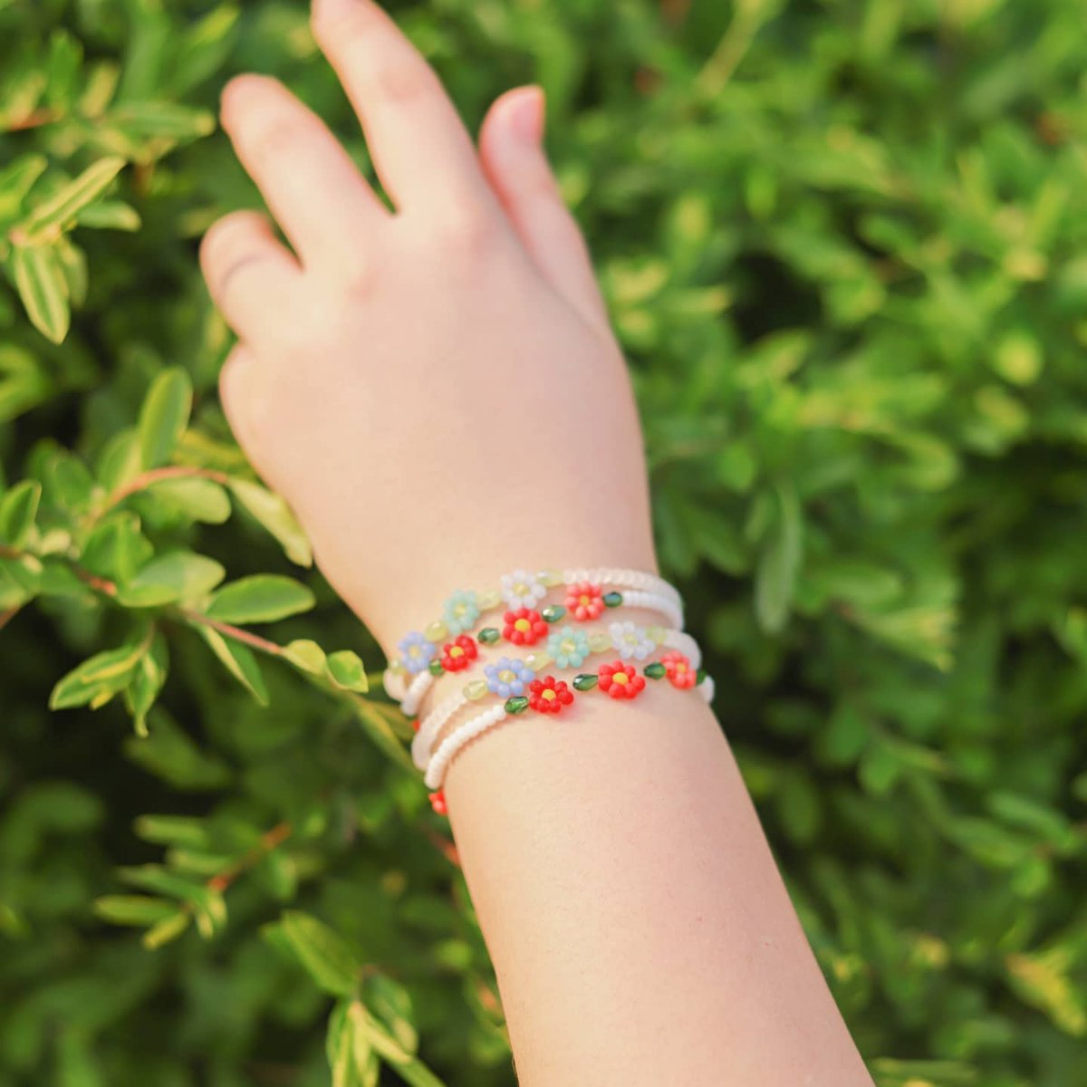 귀엽고 앙증맞은 🌸꽃팔찌🌸
수국과 동백을 모티브로 만들어봤답니다!!
심플하고 앙증맞은 꽃팔찌~
(가격:7500원)

구매는 dm문의주세요~