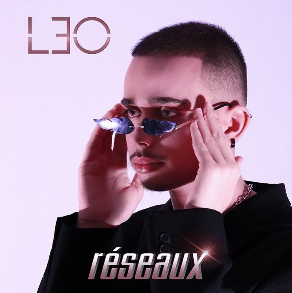 leomusicinfo's tweet photo. Il y a 1 an jour pour jour, le premier single « Réseaux » de @LeoStc_ sortait sur toutes les plateformes ! 

Alors en ce jour spécial, on stream à fond ce magnifique single ! https://t.co/dZEpq3GSJF