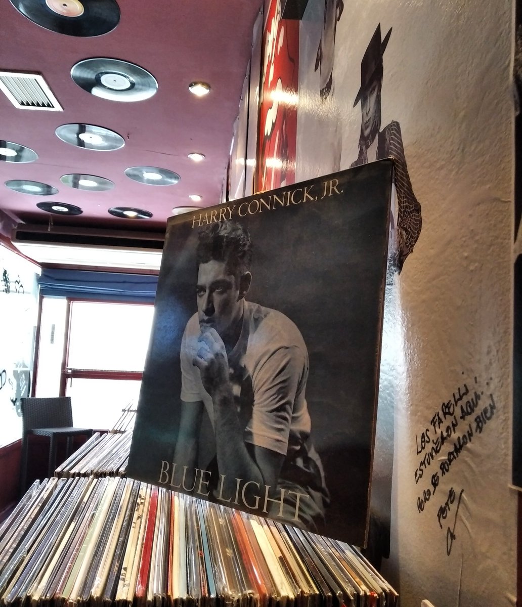 BarUndergroundP's tweet photo. ¡Empezamos la tarde!
☕🥃
#harryconickjr #bluelight
https://t.co/pDKO7IrKa1
#vinylrecords #Plasencia https://t.co/oBrbRCI0x2