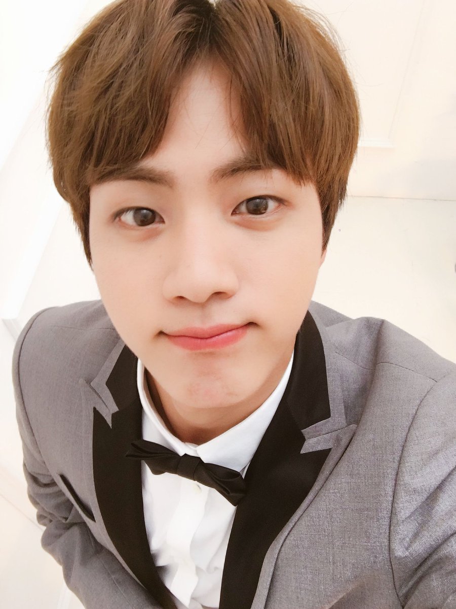 How this man adorable to my eyes!! Worldwide Cutie Jin