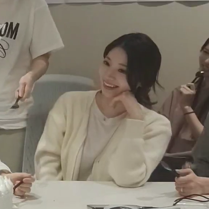 archivedkdh's tweet photo. dahyun is just effortlessly attractive https://t.co/3xrMRyosZm
