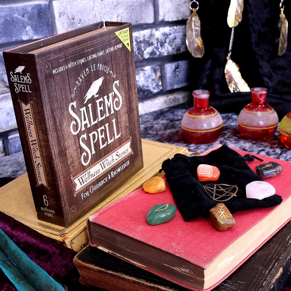 Witch stones. Salem's Spell оракул.