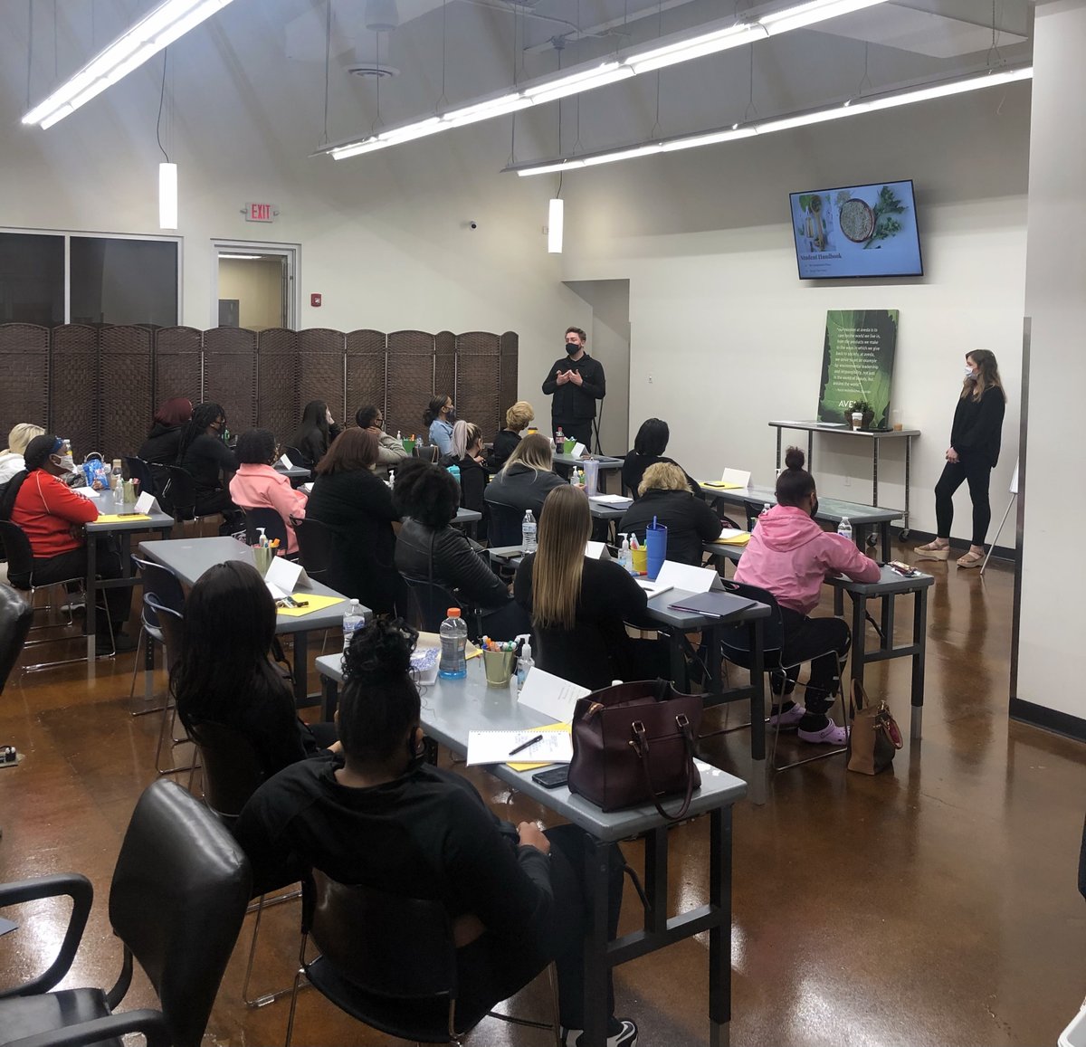 avedacolumbus's tweet photo. New Class start! 🥳 We were able to welcome 21 new students into our Aveda Columbus Institute Family! Here’s to new beginnings! We are so excited you chose to join us! https://t.co/PudclaqkUy