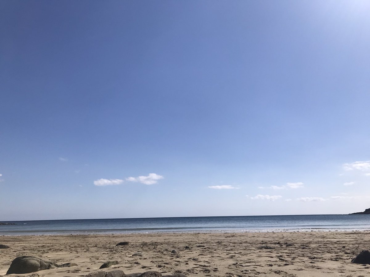 Lunchtime views <a href="/TheHiddenHut/">The Hidden Hut</a> are *alright* 🐚☀️🌊 

#Cornwall