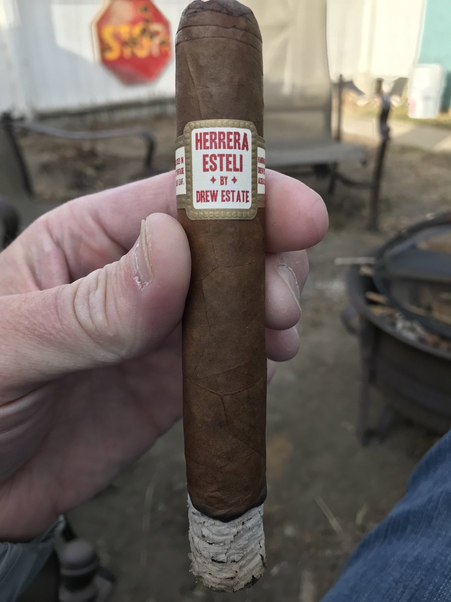 Mandanmark's tweet photo. I would like to shake Mr. Herrera’s hand! What a fabulous cigar! ⁦@drewestatecigar⁩ https://t.co/KDD9AX2MUZ