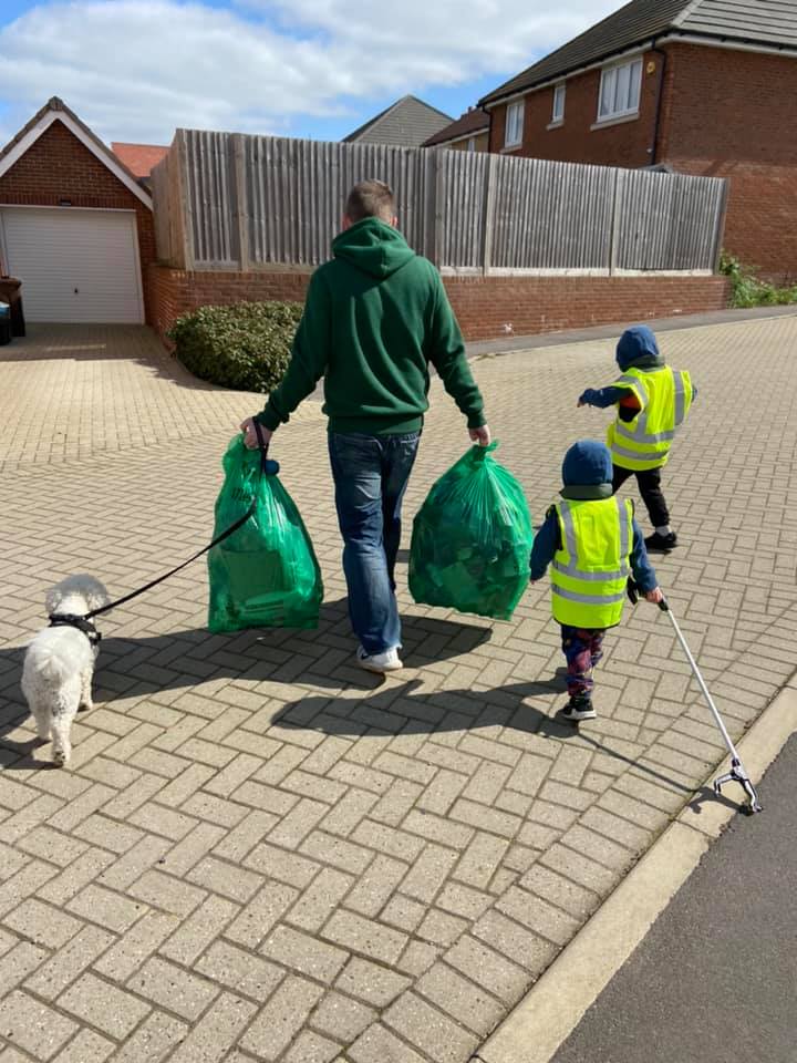⭐️⭐️Our litter champions in #Wokingham Borough⭐️⭐️#litterheroes #LoveWhereYouLive #litterlesscampaign #litterfree #litterpicking #litter #plasticfree #plasticpollution #CleanUp #CleanUpBritain #KeepBritainTiday #WarOnLitter #Woky <a href="/KeepBritainTidy/">Keep Britain Tidy</a>