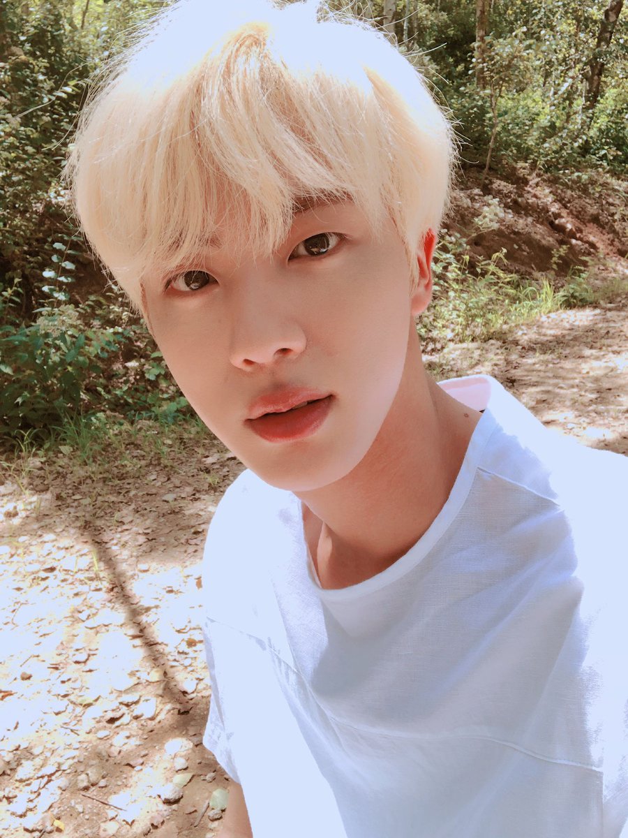Thank you so much Seokjin for giving us today all these selcas you made our day so much better you have no idea!! Love you always!!