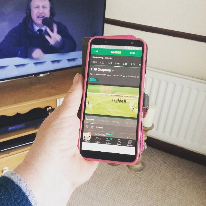 #ITVRacing on the tv Newcastle and chepstow on the phone