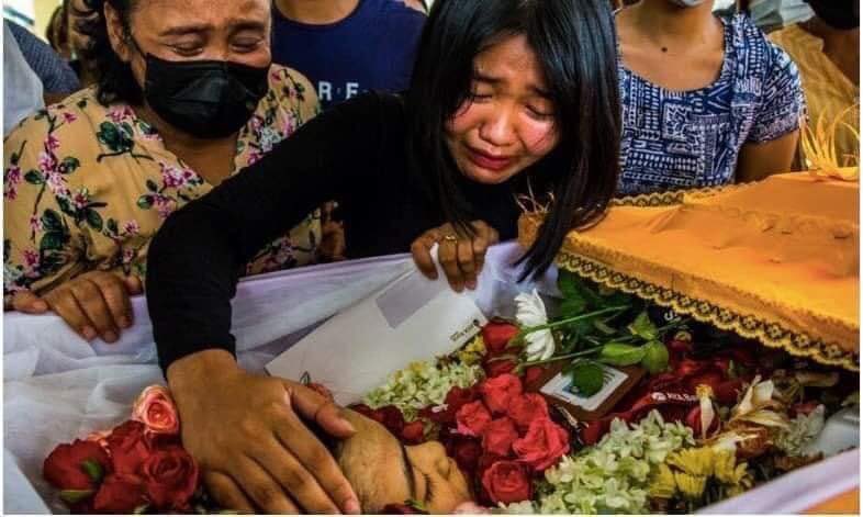 RoshniMgk's tweet photo. Junta Terriosts demanding 120,000 kyats(one hundred twenty thousand kyats)per death body in Bago.Yesterday Juntas brutally massacre 82 innocents civillans and took bodies with them. Now they want to exchange bodies with money.#denocide #CrimesAgainstHumanity #SaveBago #WeNeedR2P https://t.co/jY3YU7mQ1w