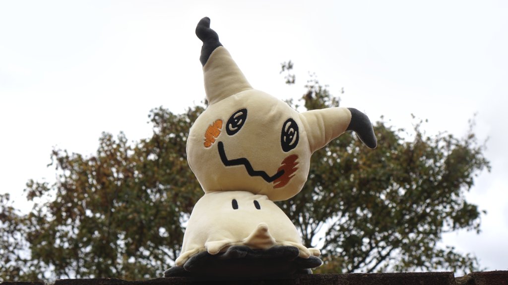 Pokemon_ES_ESP's tweet photo. Es nuestra obligación dejaros un Mimikyu por aquí de vez en cuando. De nada. 🖤 https://t.co/7X9fA1ircU
