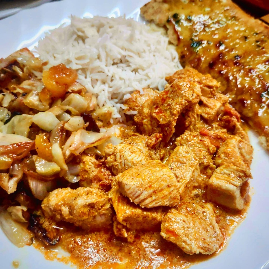 FerOrtuno's tweet photo. Festival hindú de sabores hoy en la mesa de casa. Mañana muy entretenida preparando Pollo Tikka Massala con Basmati y Jackfruit con hinojo de guarnición y Pan Naan con salsa de cilantro y ajo...

A ver si pronto lo sube @mteregr a @expfogones

#hindi #fo… https://t.co/HckCuesuND https://t.co/Pcp3SEDAXo