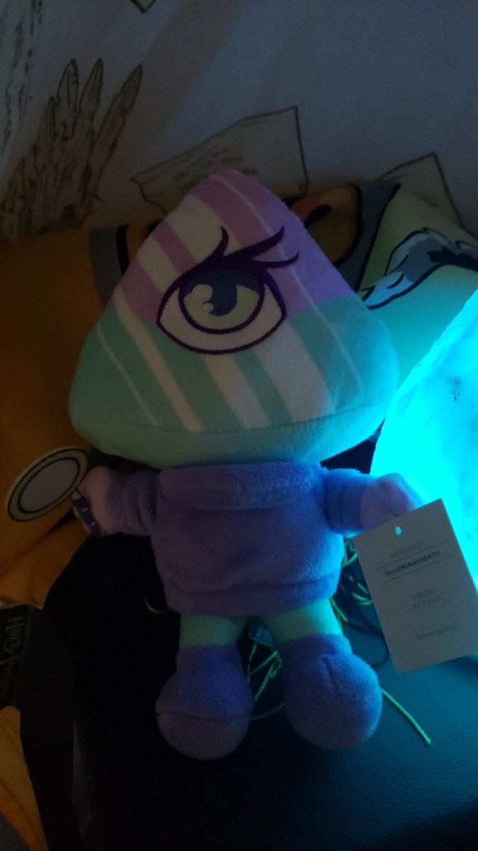 pjhufflepuff's tweet photo. I'm glad that the @iilluminaughtii plush showed up! was real worried when my Oz media plush just disappeared from my orders. she's so CUTE!! https://t.co/fM9BvPDaya