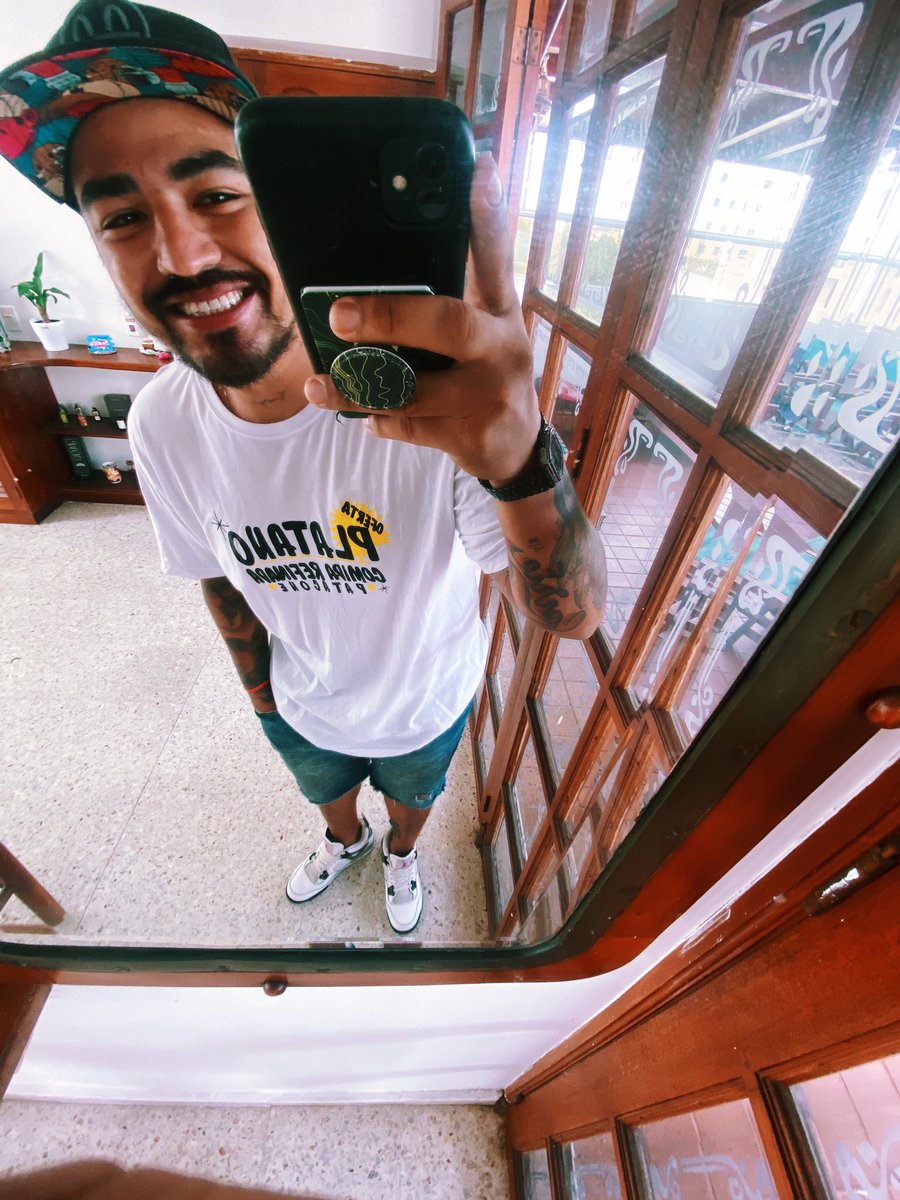 Marionve_'s tweet photo. Esta sonrisa es después de haber “llorado” 🤩🤩 por un mensaje que leí que me lleno el alma! • la camiseta es de #TodoMono “oferta de platano” y de energía !!!! ⚡️⚡️🤣😂 https://t.co/Ux0gTsMDzv