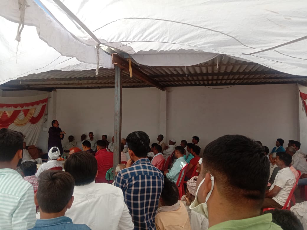 RavichaudharyN1's tweet photo. मुरादाबाद
आज पूर्व विधायक ठाकुरपाल सिंह जी ने अपने राजनैतिक वारिस राहुल चौधरी , राहुल चौधरी की माता जी मिथलेश जी,एवम अपने सैकड़ों समर्थको के साथ बी जे पी छोड़कर कर राष्ट्रीय लोकदल की सदस्यता ग्रहण की !
#JoinRLD https://t.co/QQv18uEPps