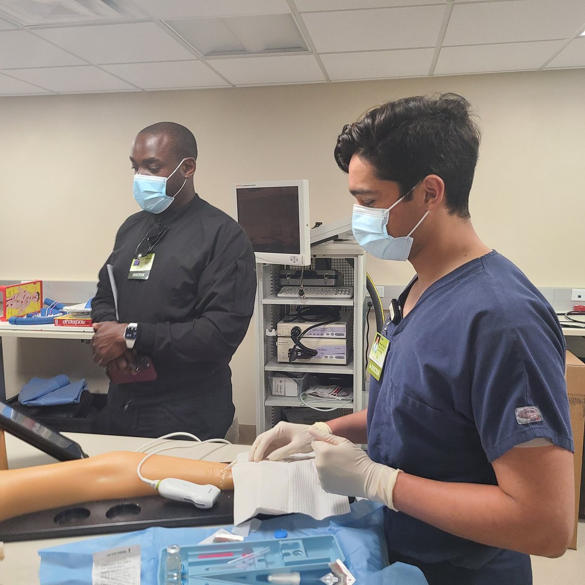 DocJim123's tweet photo. #Wouldn't you like to have a doctor trained in procedures for hours who is #SimulationVerified to be #HardwiredforExcellence like the #NGMCIMRESIDENCY docs @YoungMi13058769 & Drs Ahmed & Thapa @ngmcgme . #WeThoughtSo . #MedTwitter #MedStudentTwitter https://t.co/VAUlKwLrRZ
