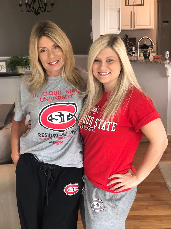 SCSUHuskies_MH's tweet photo. It’s Game Day and the Huskies are playing for a National Championship. We are counting down the time until puck drop, keep sending us your photos! 

Submit at: https://t.co/9Kic3ZpDns

#Huskyhockey 
#Frozenfour
#unleashSCSU https://t.co/VFSqTlZMXl