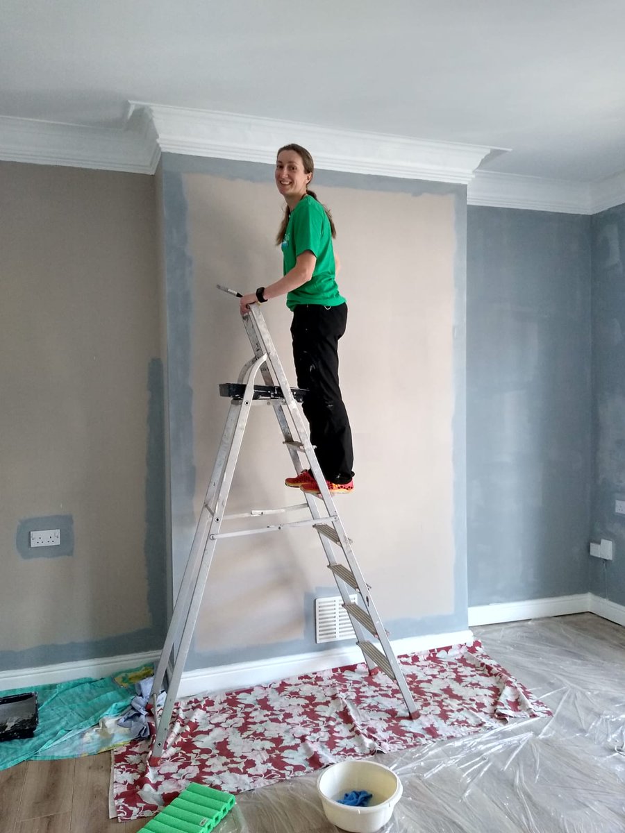 It's not a van this weekend but a house. My Mam is on the move again so more things to do 🙈. Did the ceilings last night and doing walls today #diy #painting #SaturdayVibes