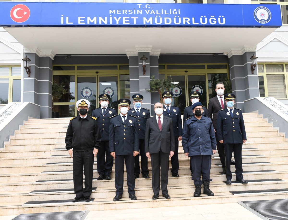 MersinValiligi's tweet photo. Valimiz @aliihsansu_’dan İl Emniyet Müdürlüğü’ne Ziyaret

Vali Ali İhsan Su, Türk Polis Teşkilatı’nın kuruluşunun 176. yıldönümü münasebetiyle İl Emniyet Müdürlüğü’ne bir ziyaret gerçekleştirdi.
https://t.co/GZeEhCmcAz https://t.co/mh8LIMB5Io