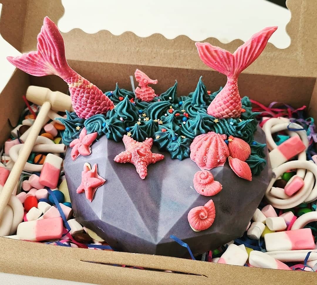 Amouretchoc's tweet photo. Mermaid smash with buttercream icing ❤🍫😋

#handmade #smallbusiness #chocolate #love #treat #gift #everyoccasion #birthday #supportsmallbusiness #smallbusiness #suprise #beautiful
#shoplocal #mermaid https://t.co/w79ygXX2LP