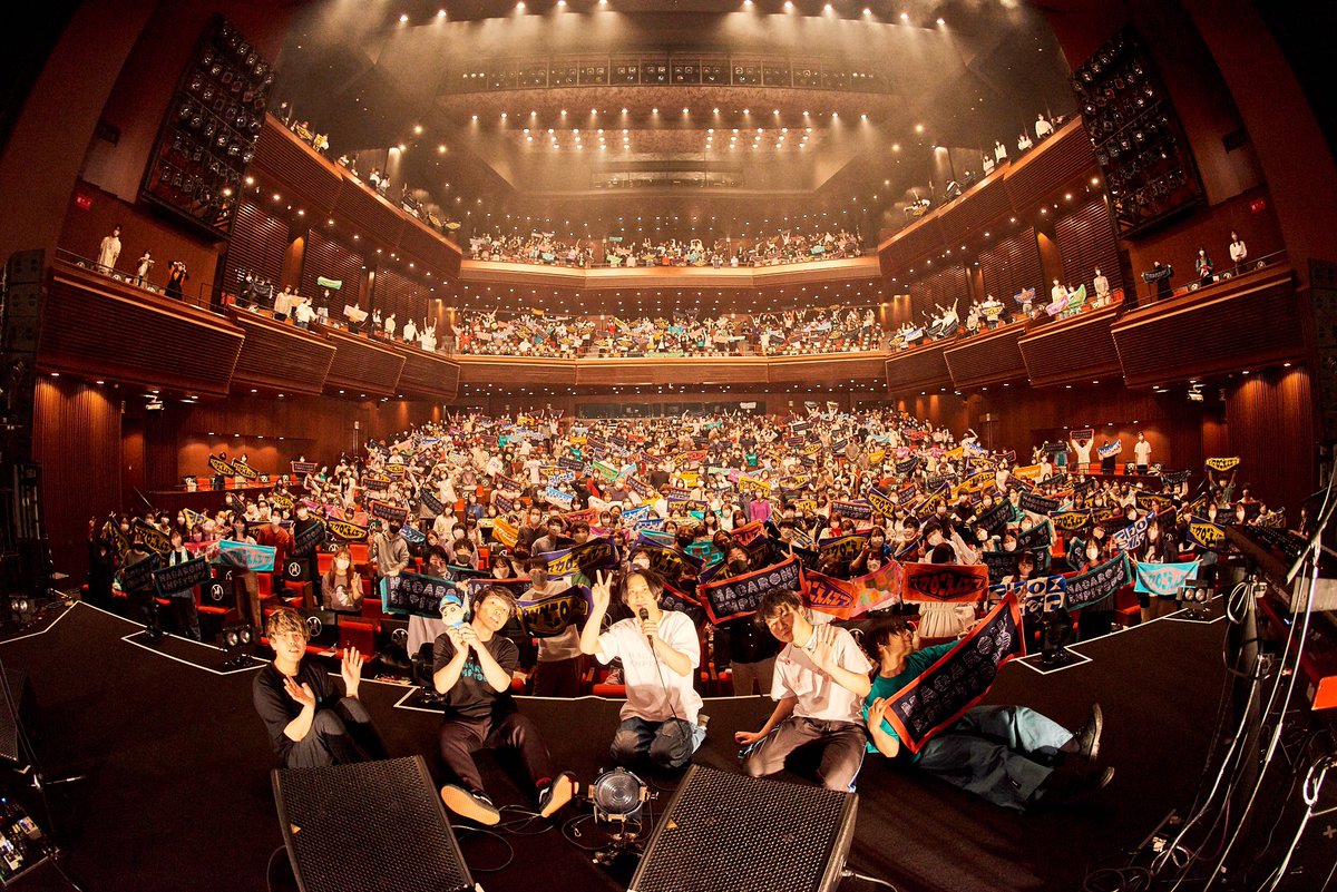 h_s_g_w_d_i_k's tweet image. 本日マカロックツアー八王子公演ありがとうございました。
僕ら自身のツアーとしては1年あけての
ライブ。
新機材を導入しまくりました。
一歩進んだような気がした公演でした。
音楽を届け、愛をもらいに行った公演。
横アリの追加公演も発表されました！
楽しみだね。
写真:@imdaisukesakai