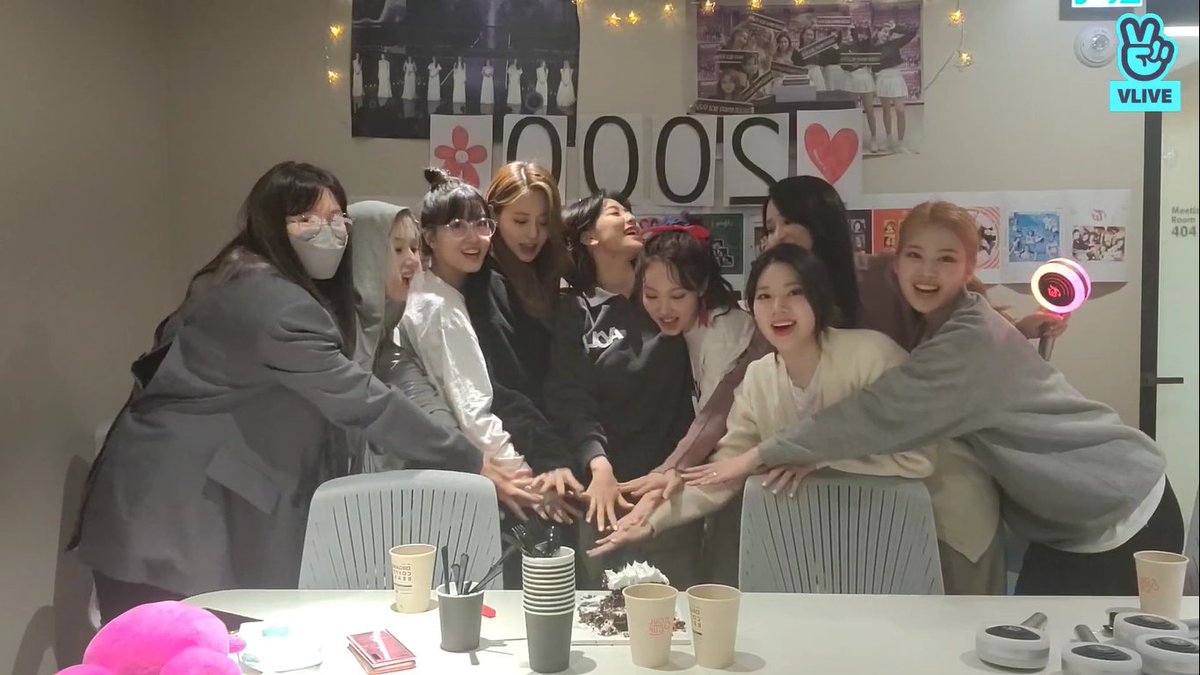 datzuputi's tweet photo. best friends. best family. best group. best girl group. best girls. https://t.co/7RNhTHHlbU