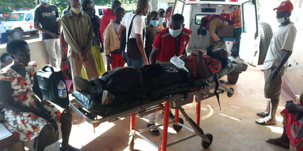 RedPepperUG's tweet photo. "The Jinja Redcross emergency medical team arrived on time and rescued the injured," said Irene Nakasiita, RedCross PRO.  
#RedPepperAt20 https://t.co/jNedJebmKb
