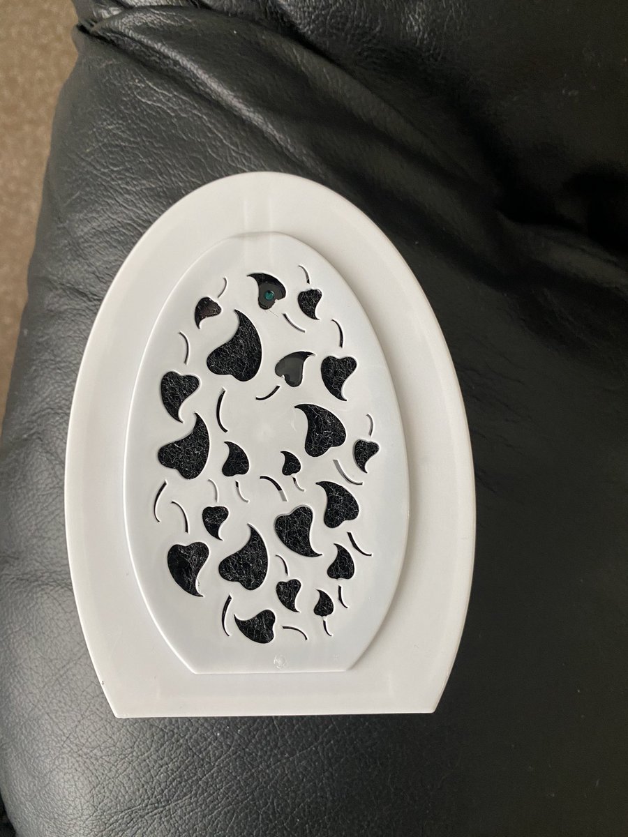 mattyblythe88's tweet photo. I seeeeeeee yooooouuuuu!!! 📸 not the most sophisticated device but today’s find was a fully functional covert camera inside an air freshener. Equipped with battery and SD card 💪🏾 #TSCM #bugsweeping #covertcamera https://t.co/J0OgYLDkzk