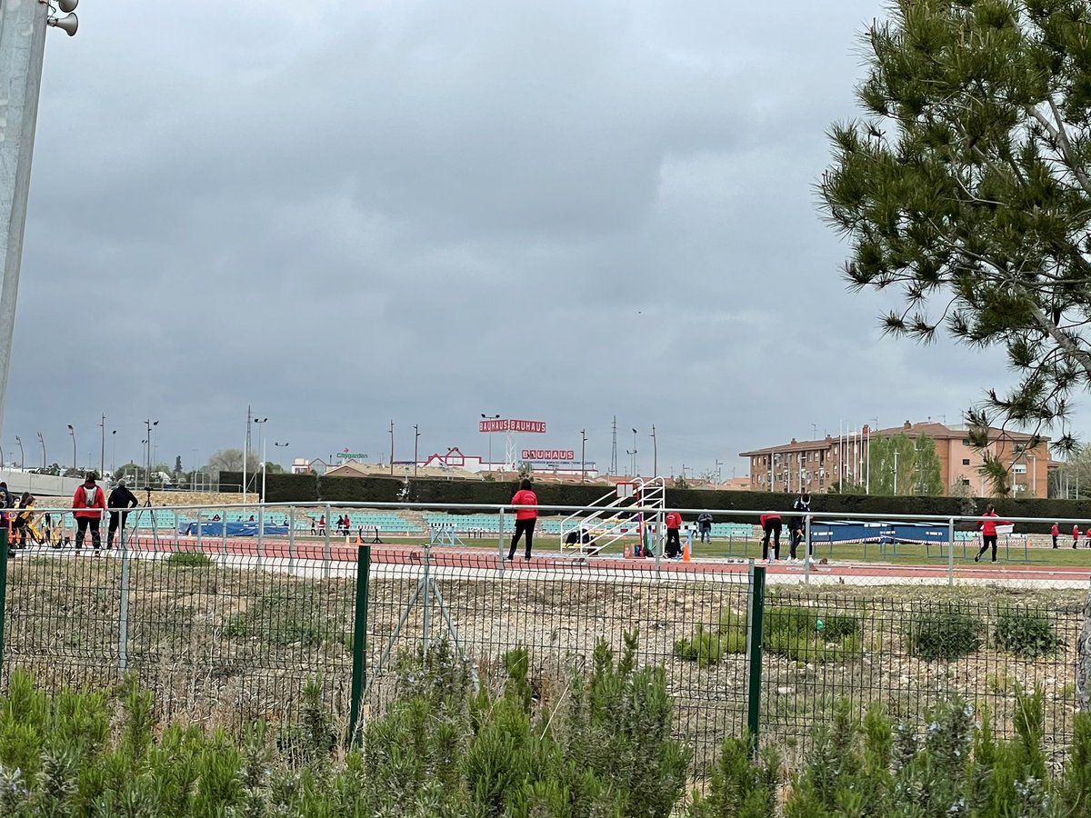 sapoconcho's tweet photo. Moment dissabte #fanboy a les classificatòries del Campionat de Catalunya @Atletisme_FCA de relleus 4x60 sub10 amb la #petitagaseladullsatlantics @JaSabadell #esportfemeni #atletisme  #EscuredoTime #Tarragona #esport https://t.co/dxjmJ3ZOGi
