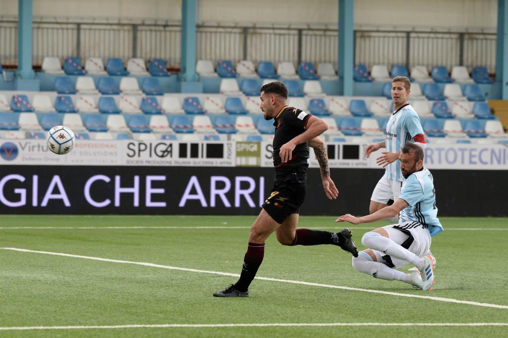 gennarotutino33's tweet photo. Chiedimi se siamo felici! Una vittoria per continuare nel nostro sogno 🇱🇻 #forzasalernitana https://t.co/e8s6Dj4khQ