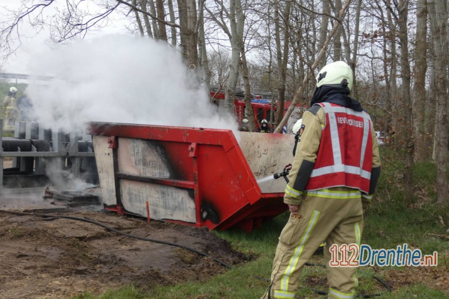 Dixi en bouwcontainer in brand in #Pesse. 112Drenthe.