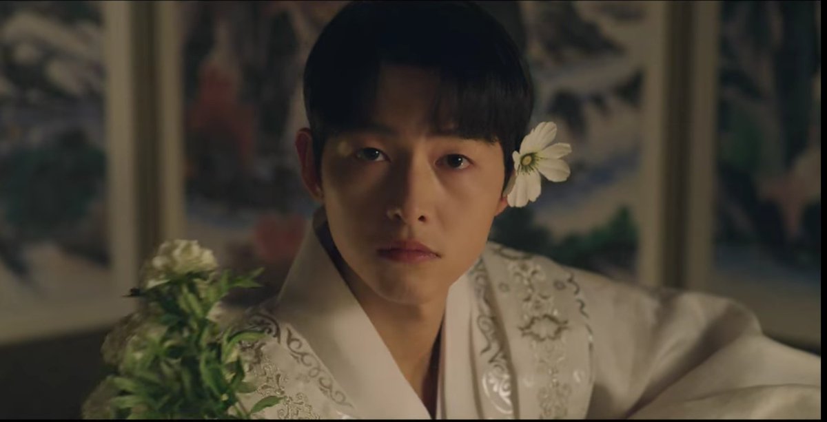 kdramatreats's tweet photo. i think we can all agree that Vincenzo and Chayoung in hanboks 🤩 #Vincenzo #VincenzoEp15 https://t.co/BIb0StMMJ6
