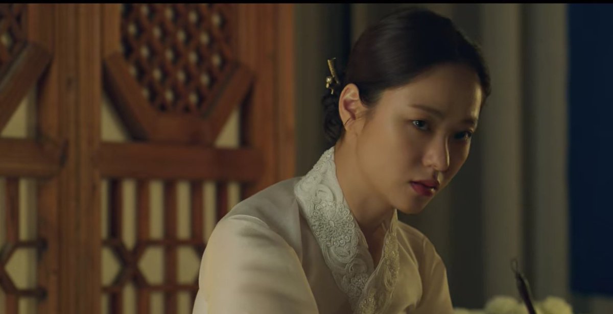 kdramatreats's tweet photo. i think we can all agree that Vincenzo and Chayoung in hanboks 🤩 #Vincenzo #VincenzoEp15 https://t.co/BIb0StMMJ6