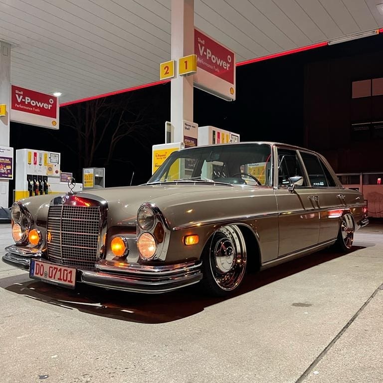 Legendary!
Pic via @schulze0815
-----
#250s #220d #w108 #w109 #w111 #w112 #w114 #w115 #mercedesbenz #mercedes #benzroyals #baggedbenzes #baggedbenz #oldmercedesclub #meninbenz #stancemerc #benzkulture
➤ #asphaltkillerz
➤ #race
➤ #stance
➤ #show