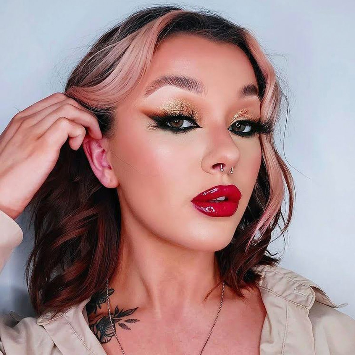 KandiCosmetics's tweet photo. @abb.stract is looking stunning. Our GLOW MIST is the perfect product to give you that healthy natural glow ✨ https://t.co/JUEk4Iceyn