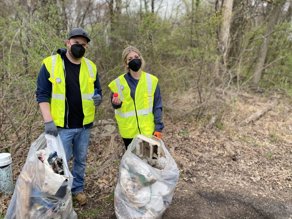 SenatorMuth's tweet photo. Spent the morning w/ some super volunteers from @PerkiomenWater1 cleaning up a ton of trash and litter ๐. There was so much trash, we ran out of bags! #CleanUpPA https://t.co/bEU3XnGPrw