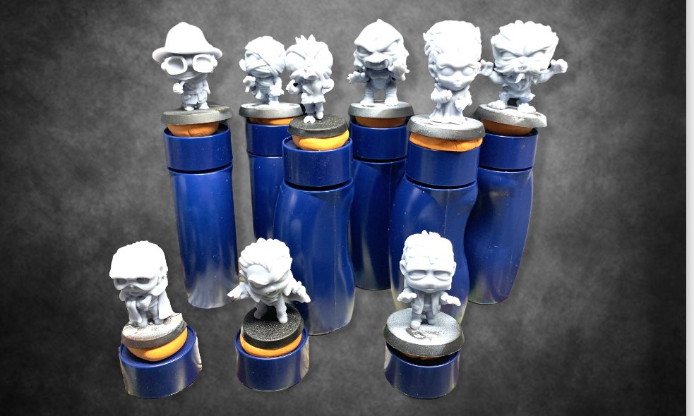 PibMinis's tweet photo. A painting session is about to start with @celiaminiatures ´s Monster series from her Patreon

Everything is ready to be undercoat thanks to @redgrassgames painting handle, never have enough 

#dracula #blacklagoon #invisibleman #thefly #themummy #werewolf #chibi #frankenstein https://t.co/e83h8f472G