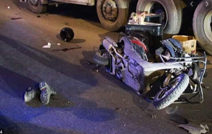 Evlere servis firmaları artık şu hız puanlamasını kaldırsın. Pandemi başından bu yana 10'larca kurye yoğunluktan, yorgunluktan kaza sonucu öldü ! 
Paket beş dakika geç gelince kimse açlıktan ölmez,on dakika erken gelince kimse daha çok doymaz..