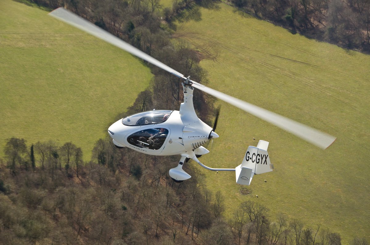 Flyer_Magazine's tweet photo. On #FLYERLive later we'll be learning more about the world of autogyros! Have you flown one? Join us from 7pm! https://t.co/2nCtuZbF45 https://t.co/pJnsuMhutg