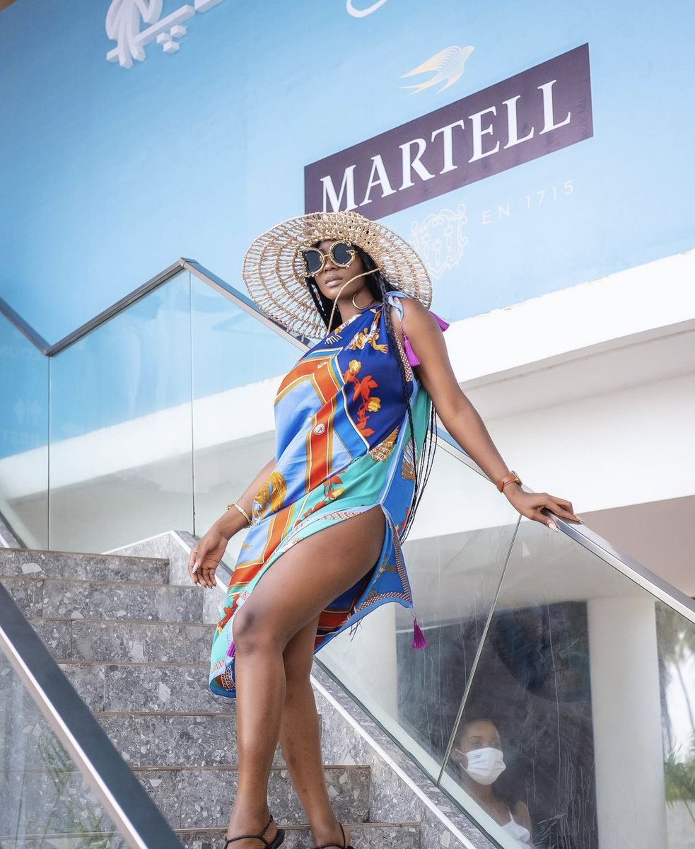 SCHICKmagazine's tweet photo. Whilst sashaying to the sounds of @DjObiAjEnt, the stylish invitees were treated to a tranquil atmosphere, complete with a flavoursome brunch by @zkitchenlagos and paired with an irresistible flow of smoothly adorned Martell Blue Swift cocktails.💫
#BeachIsAlwaysBetter #SwiftOnes https://t.co/tu6dw1FjGN