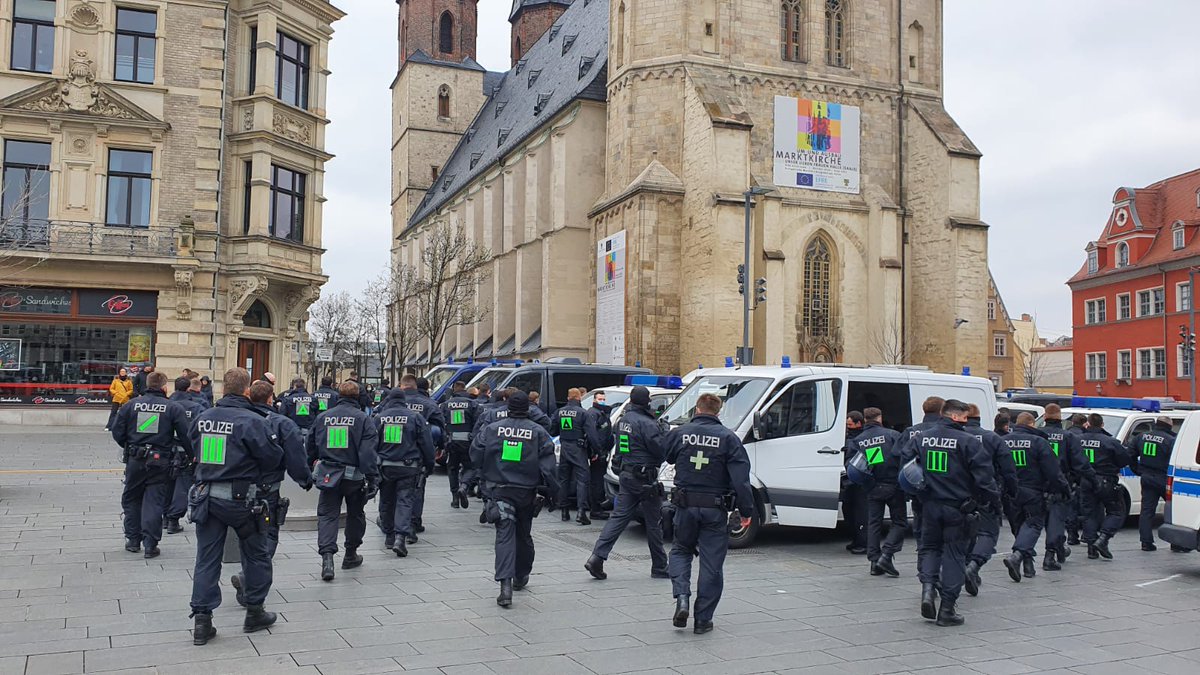 dubisthallede's tweet photo. Demo auf dem Markt in Halle ist jetzt vorbei #le1004
#hal1004
https://t.co/OvyyenNu3M https://t.co/U23rTDCkdf