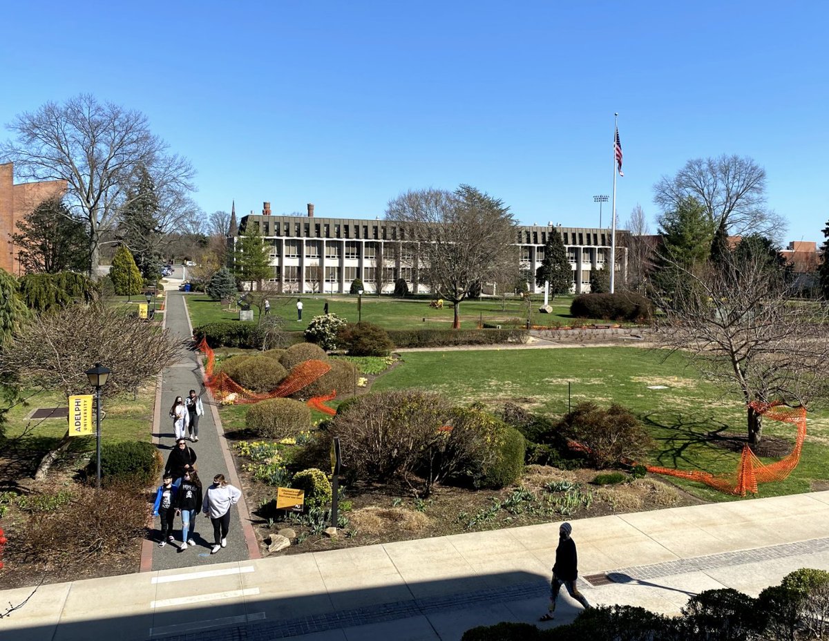 AdelphiU's tweet image. What&apos;s your favorite season on campus? Right now we are loving #SpringAtAdelphi