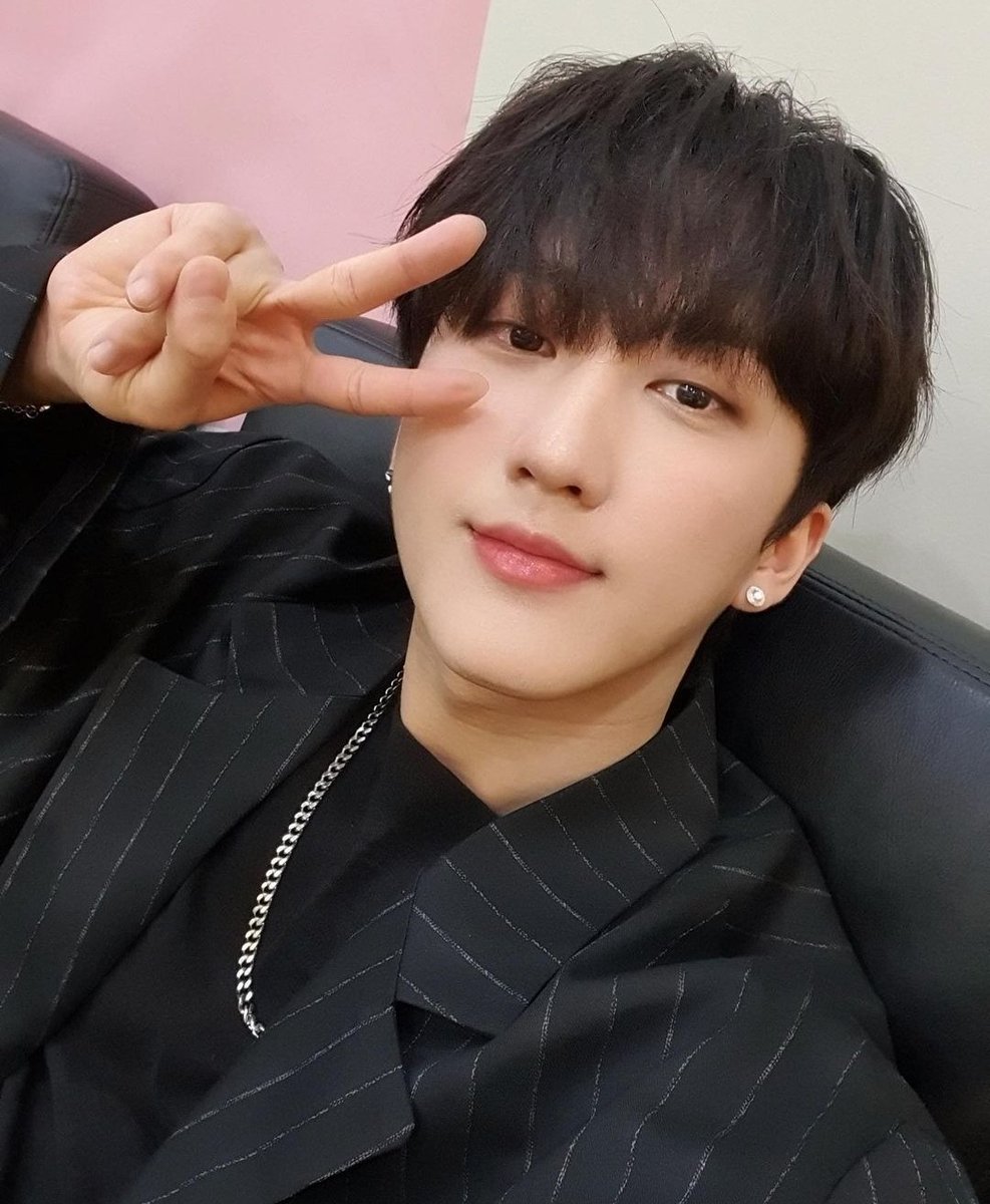 hourly changbin∞⁸ (semi CLOSED) tweet media