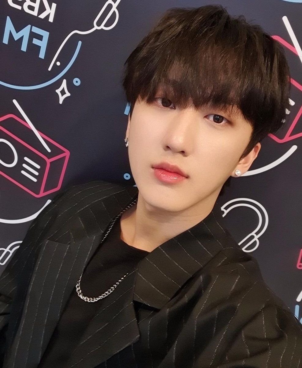 hourly changbin∞⁸ (semi CLOSED) tweet media